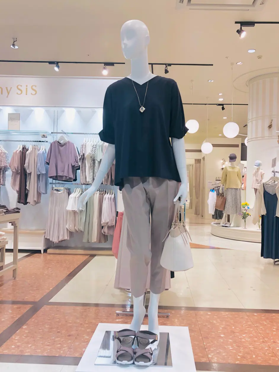 ANY SIS スタッフ コーディネート画像