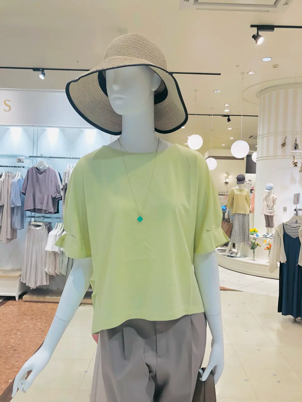 ANY SIS スタッフ コーディネート画像