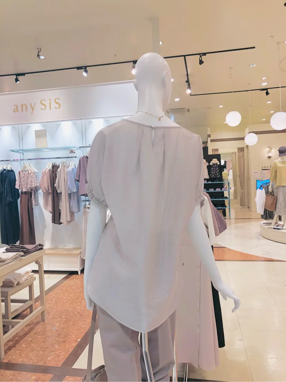 ANY SIS スタッフ コーディネート画像