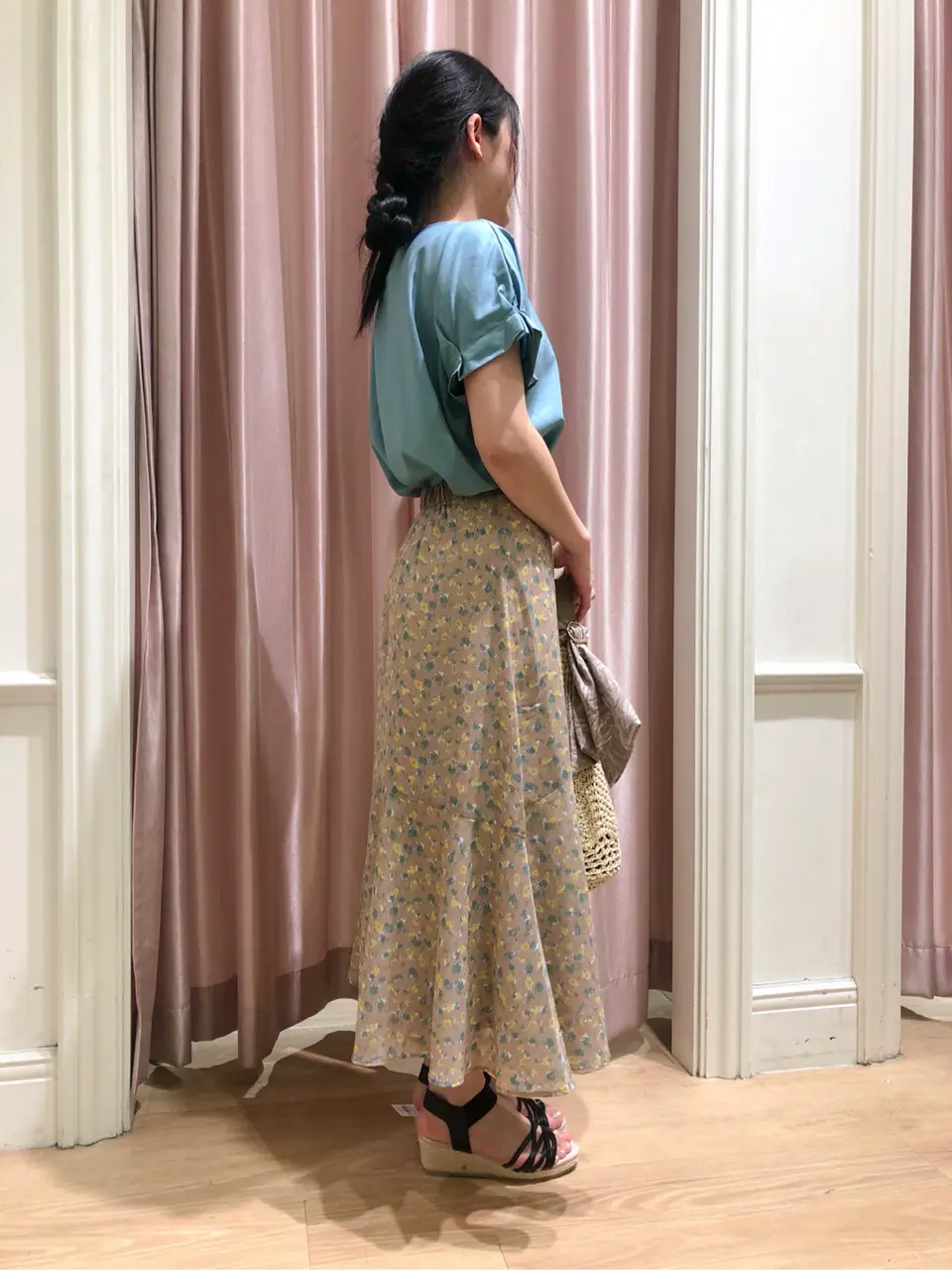 ANY SIS スタッフ コーディネート画像