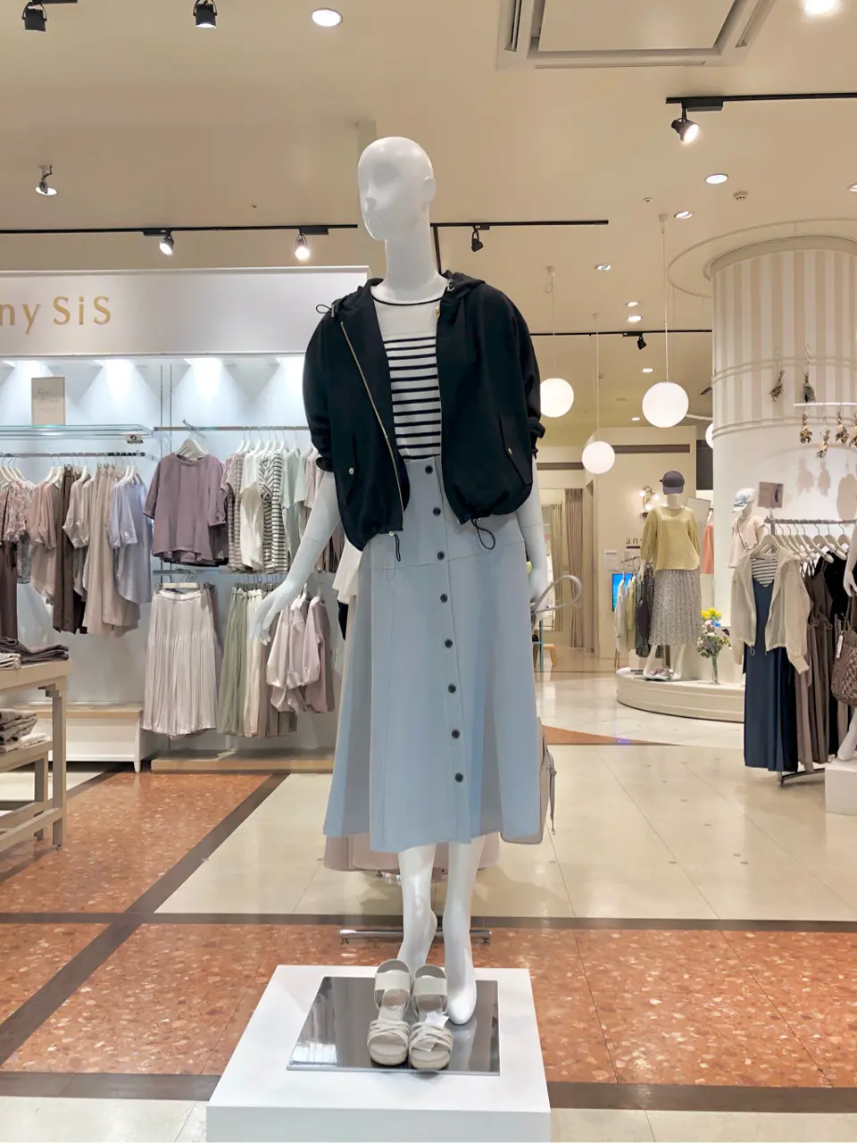 ANY SIS スタッフ コーディネート画像