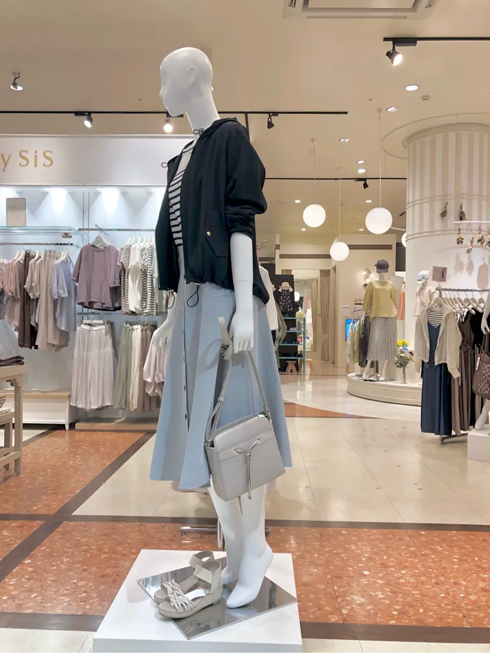 ANY SIS スタッフ コーディネート画像