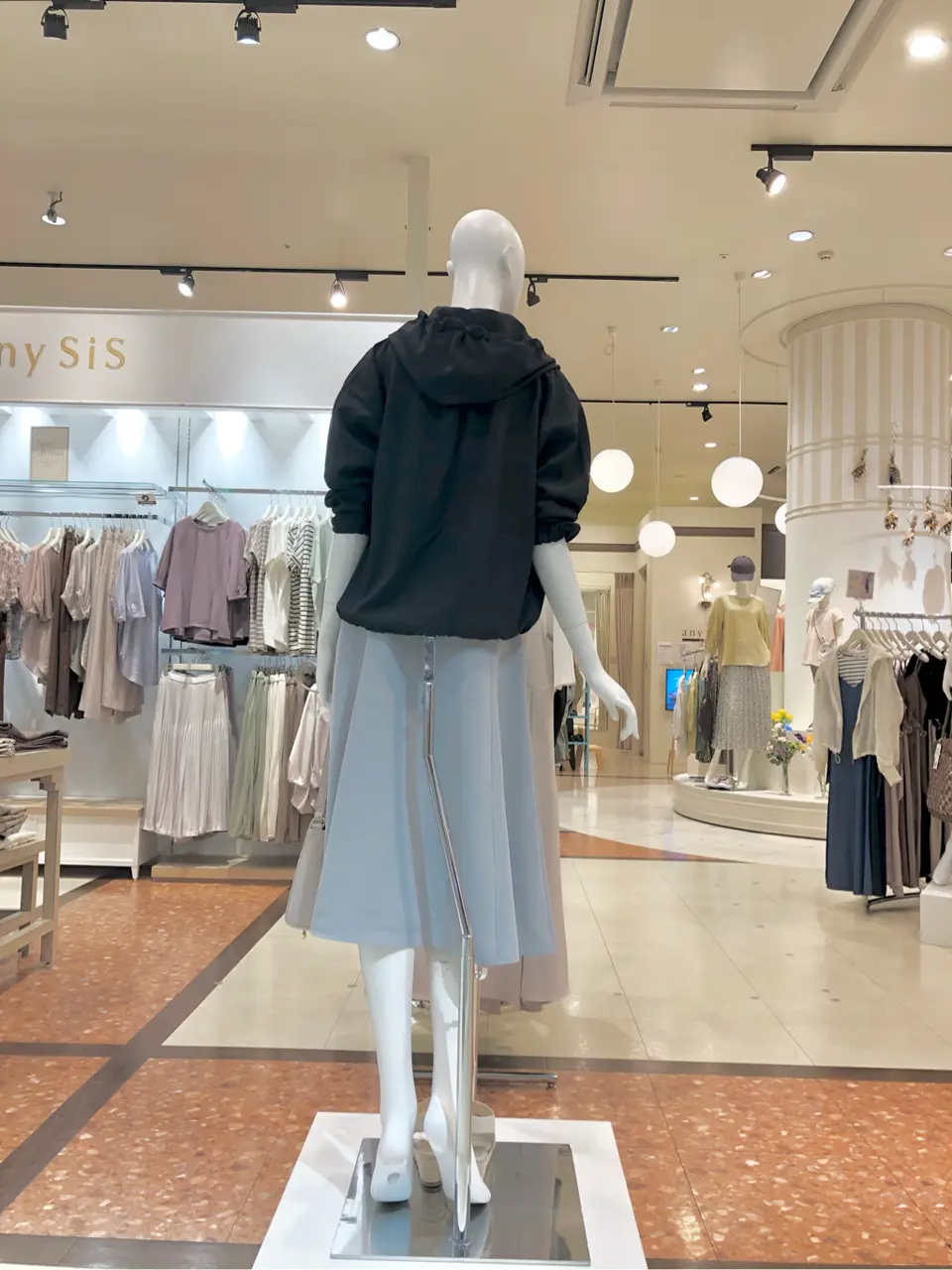 ANY SIS スタッフ コーディネート画像