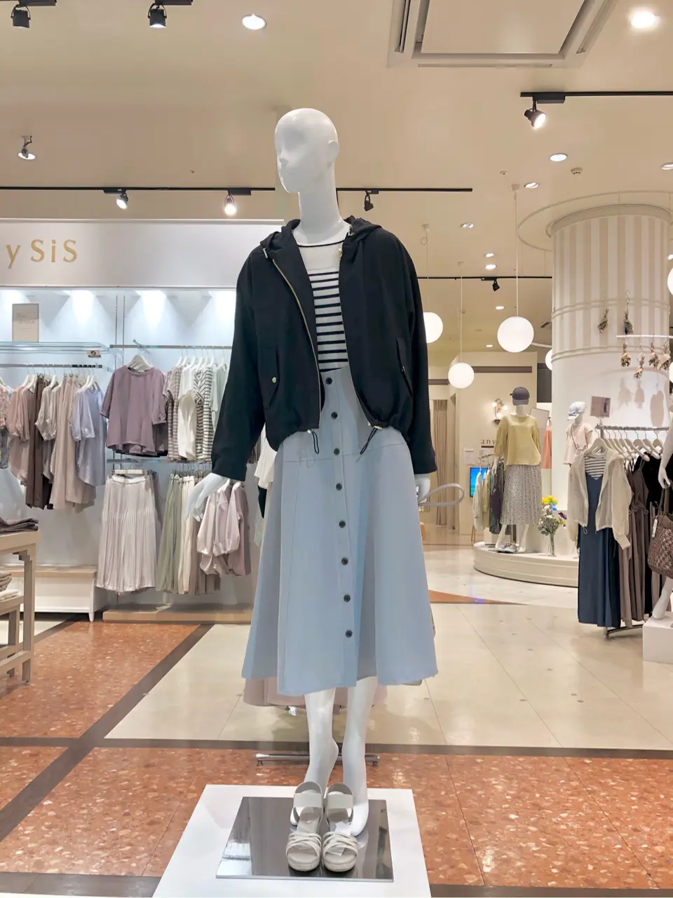 ANY SIS スタッフ コーディネート画像