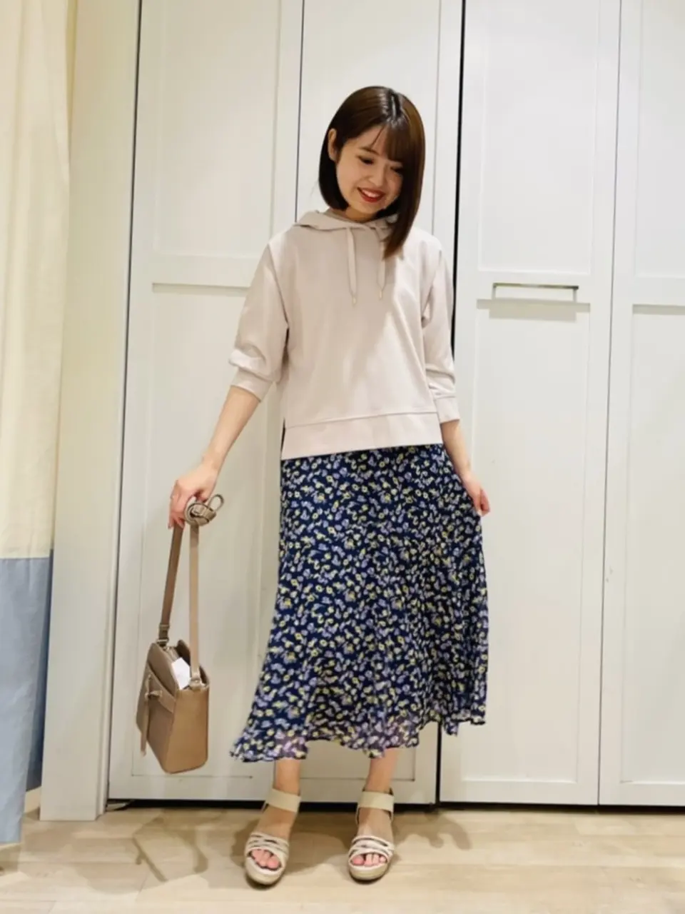 ANY SIS スタッフ コーディネート画像