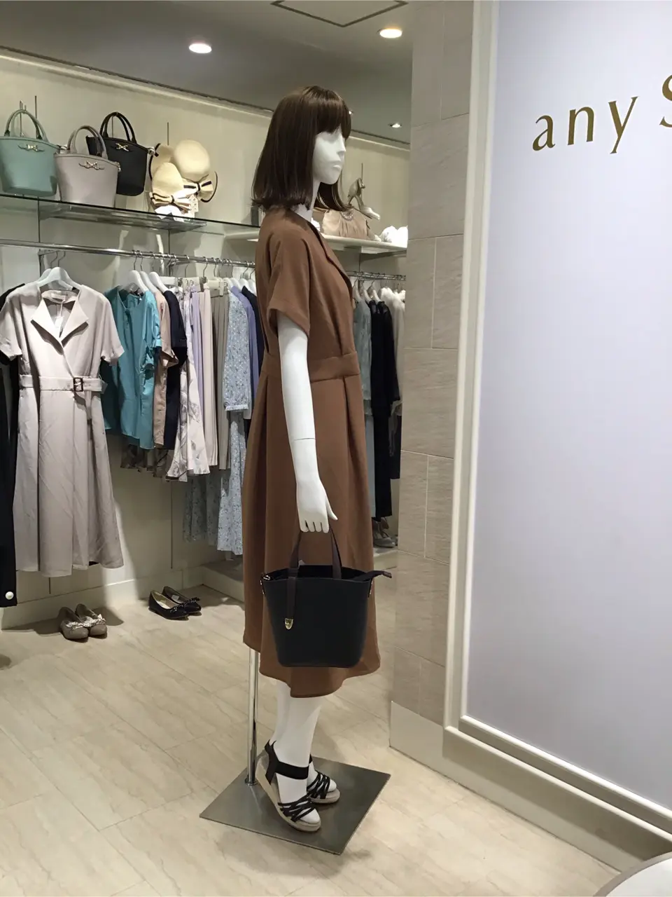 ANY SIS スタッフ コーディネート画像