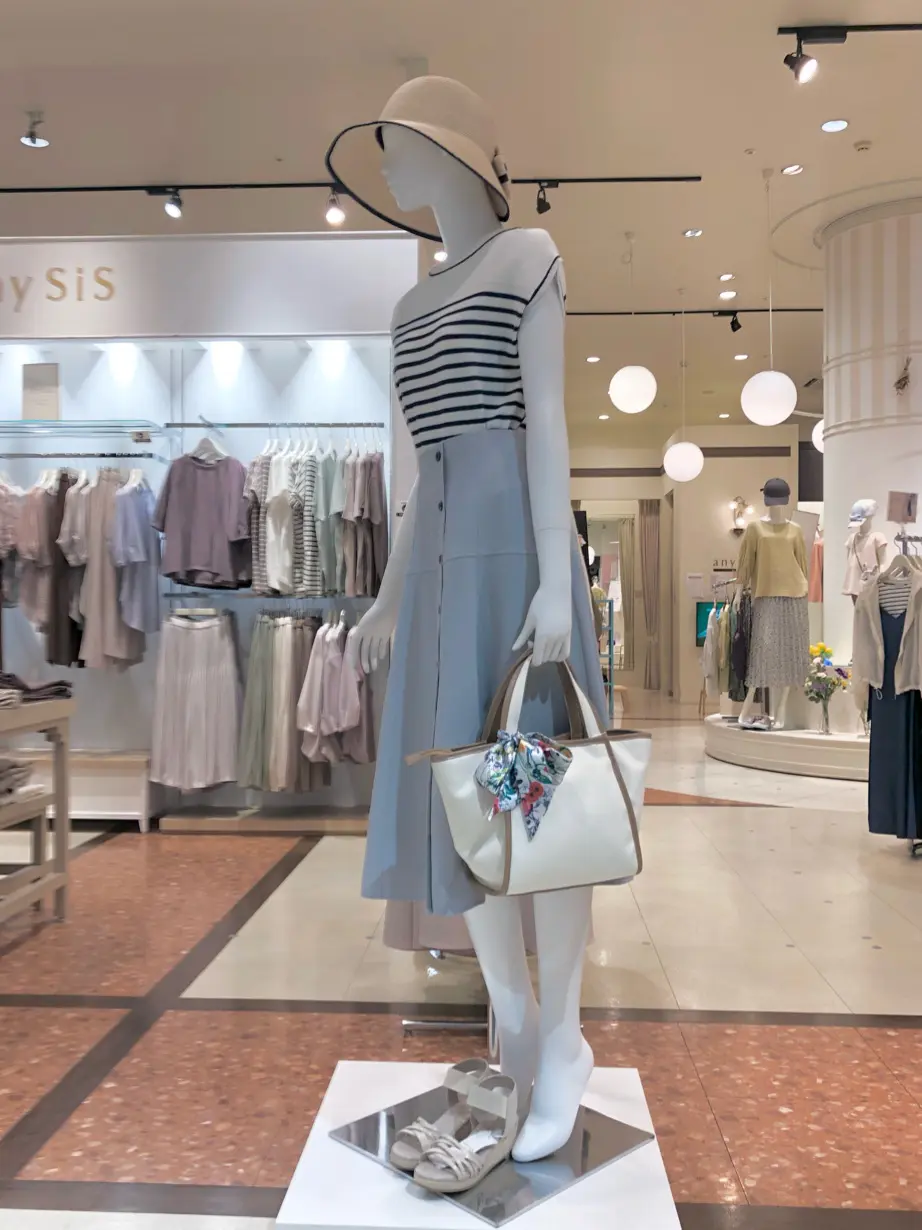 ANY SIS スタッフ コーディネート画像