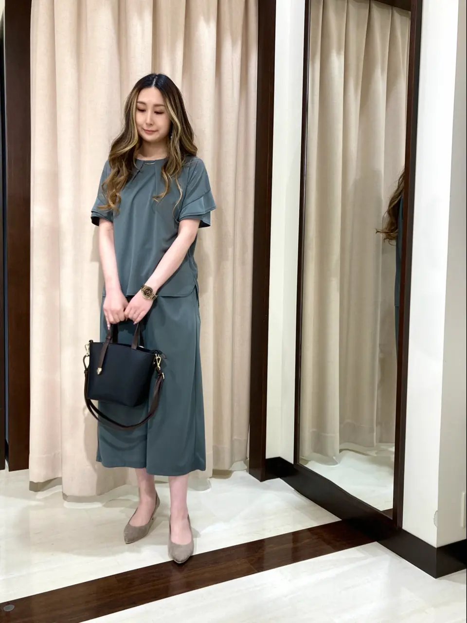 ANY SIS STAFF コーディネート画像