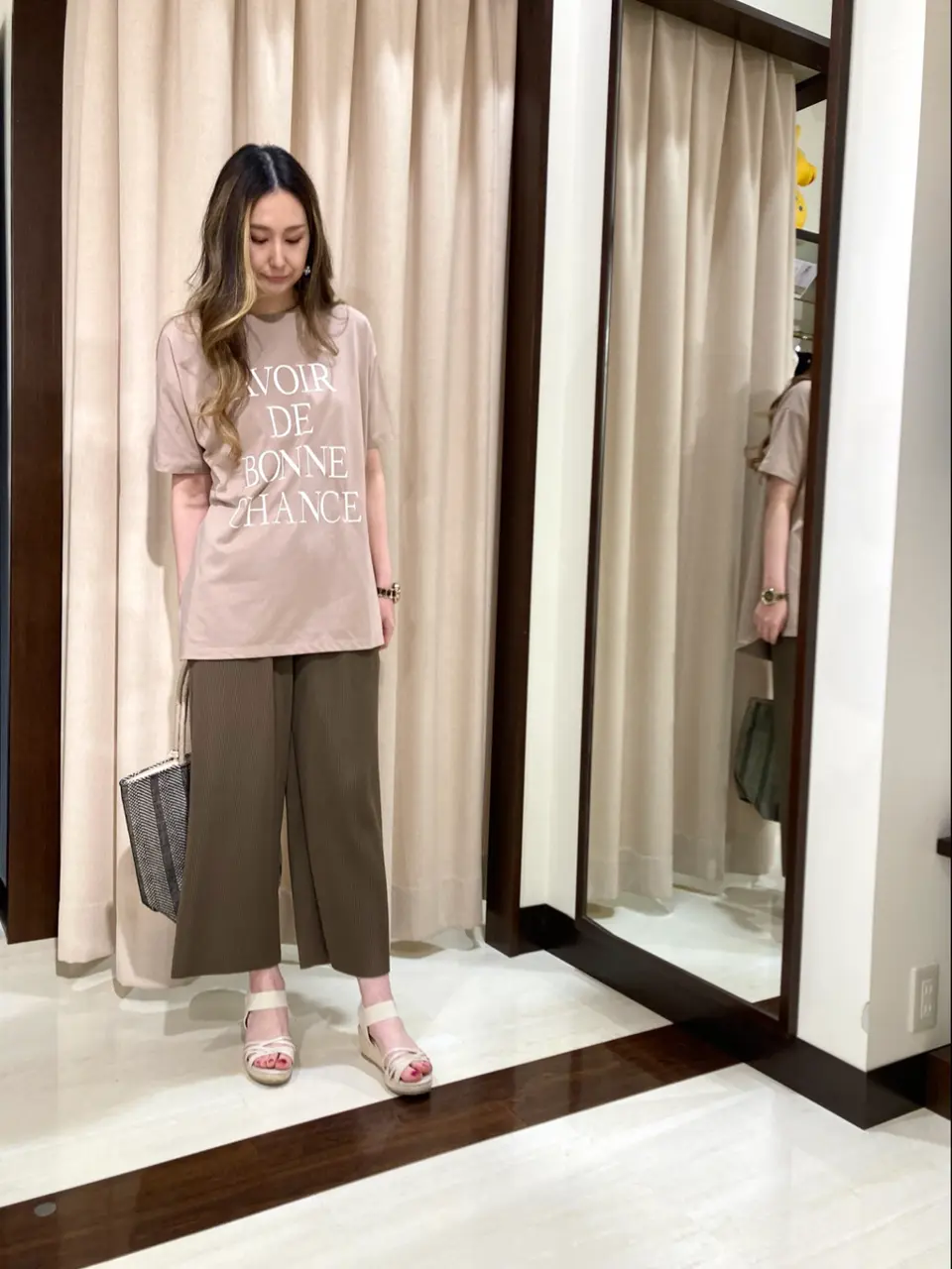 ANY SIS STAFF コーディネート画像