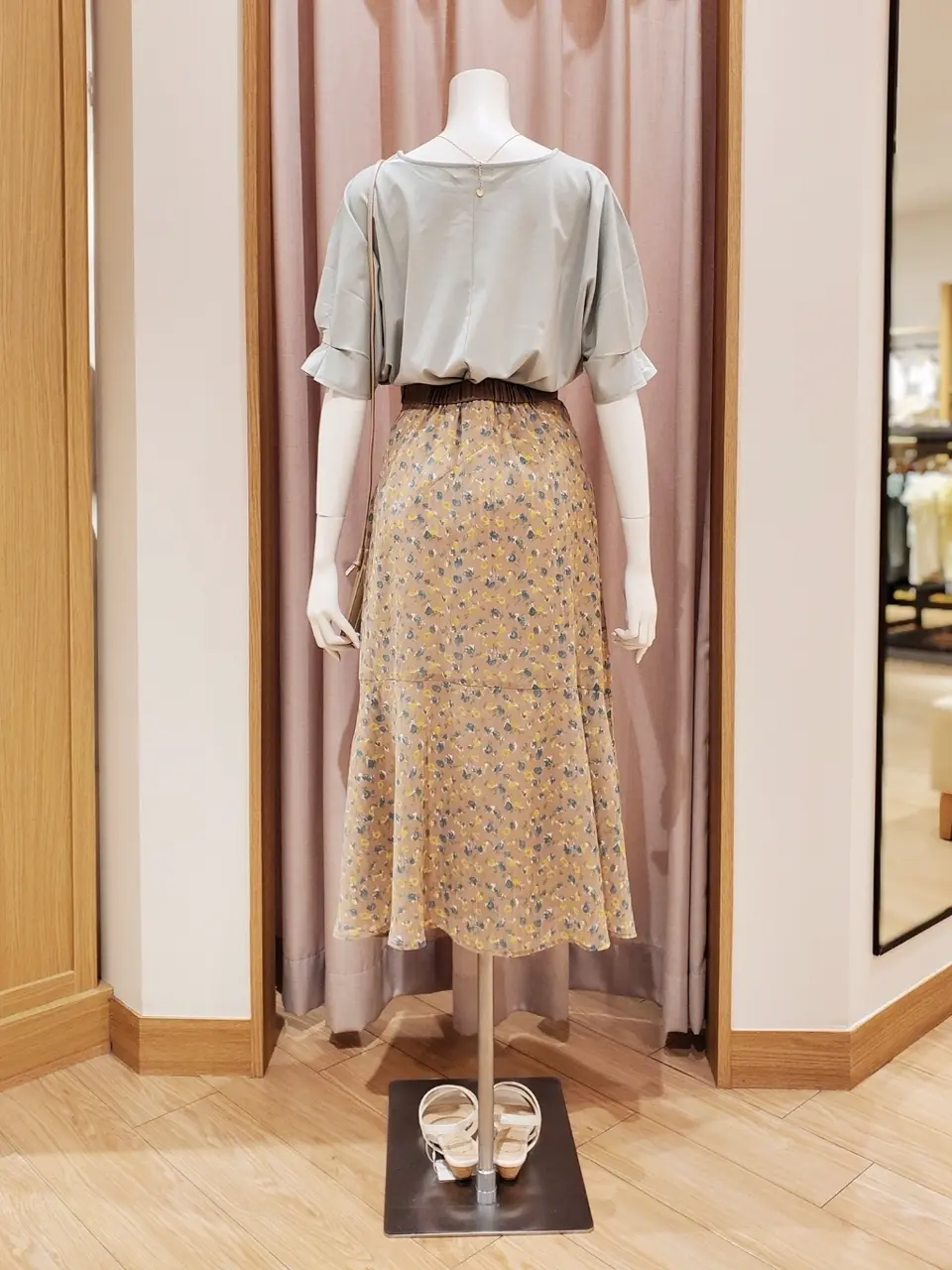 ANY SIS 岩田 コーディネート画像