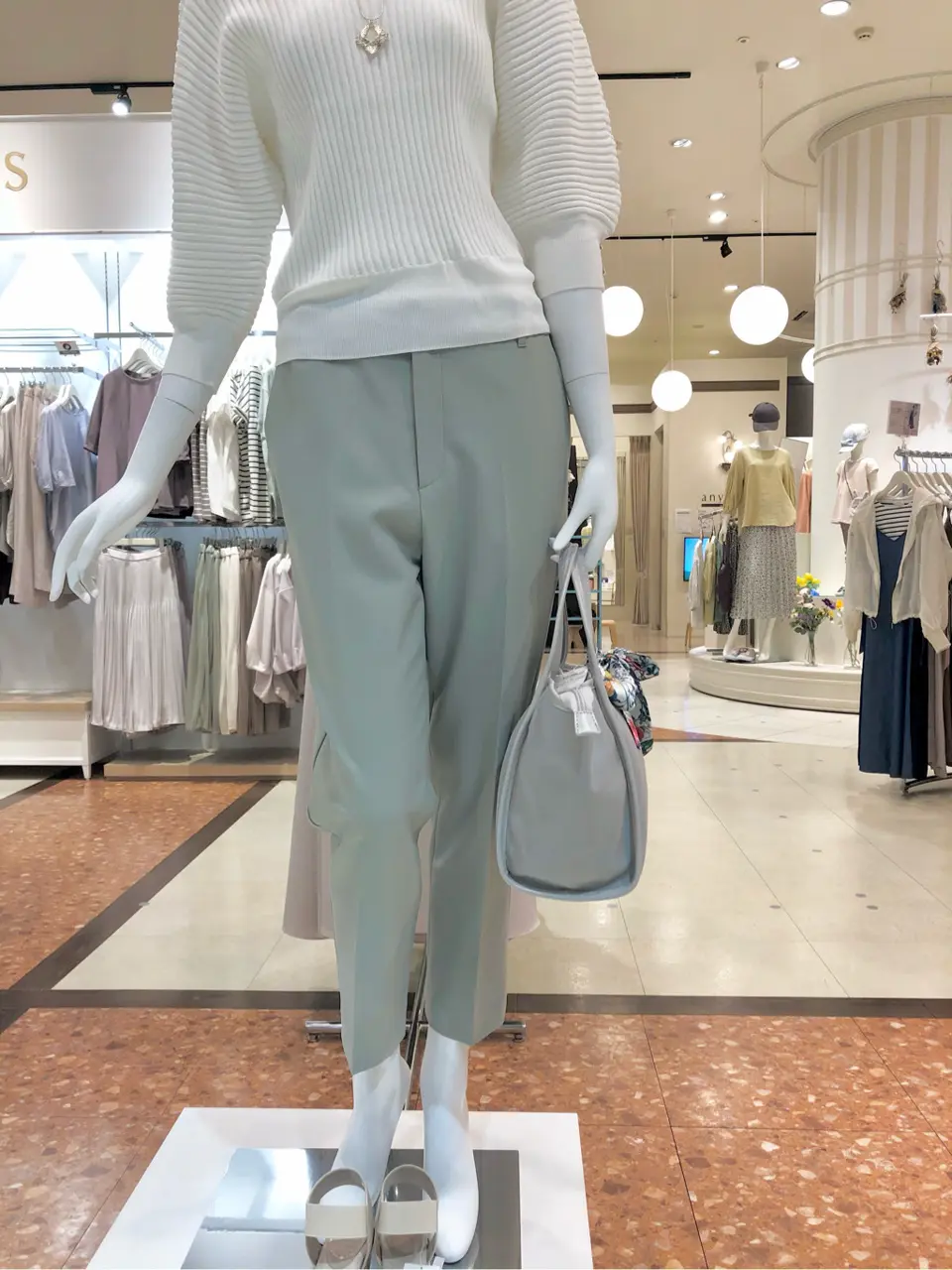 ANY SIS スタッフ コーディネート画像