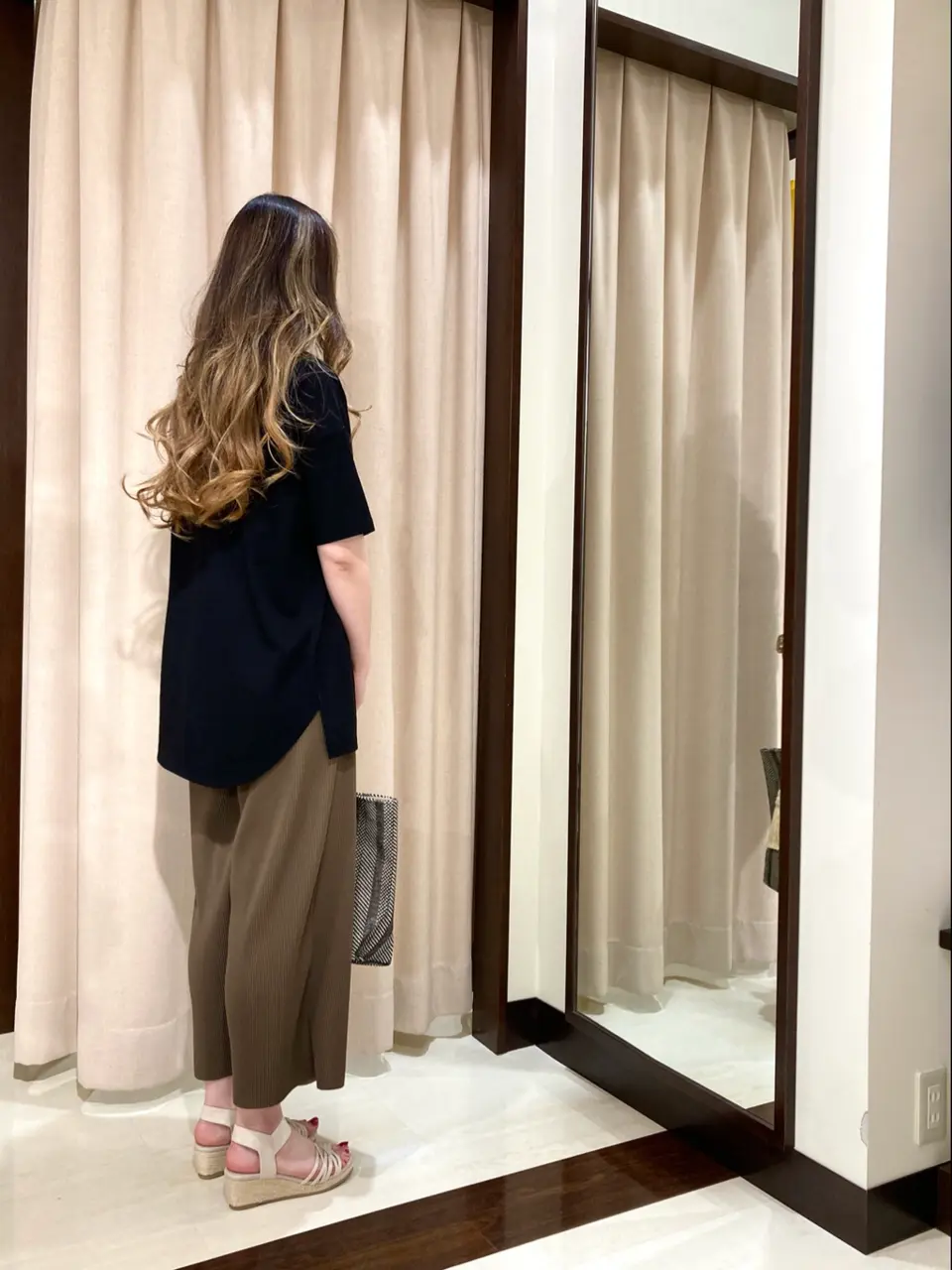 ANY SIS STAFF コーディネート画像