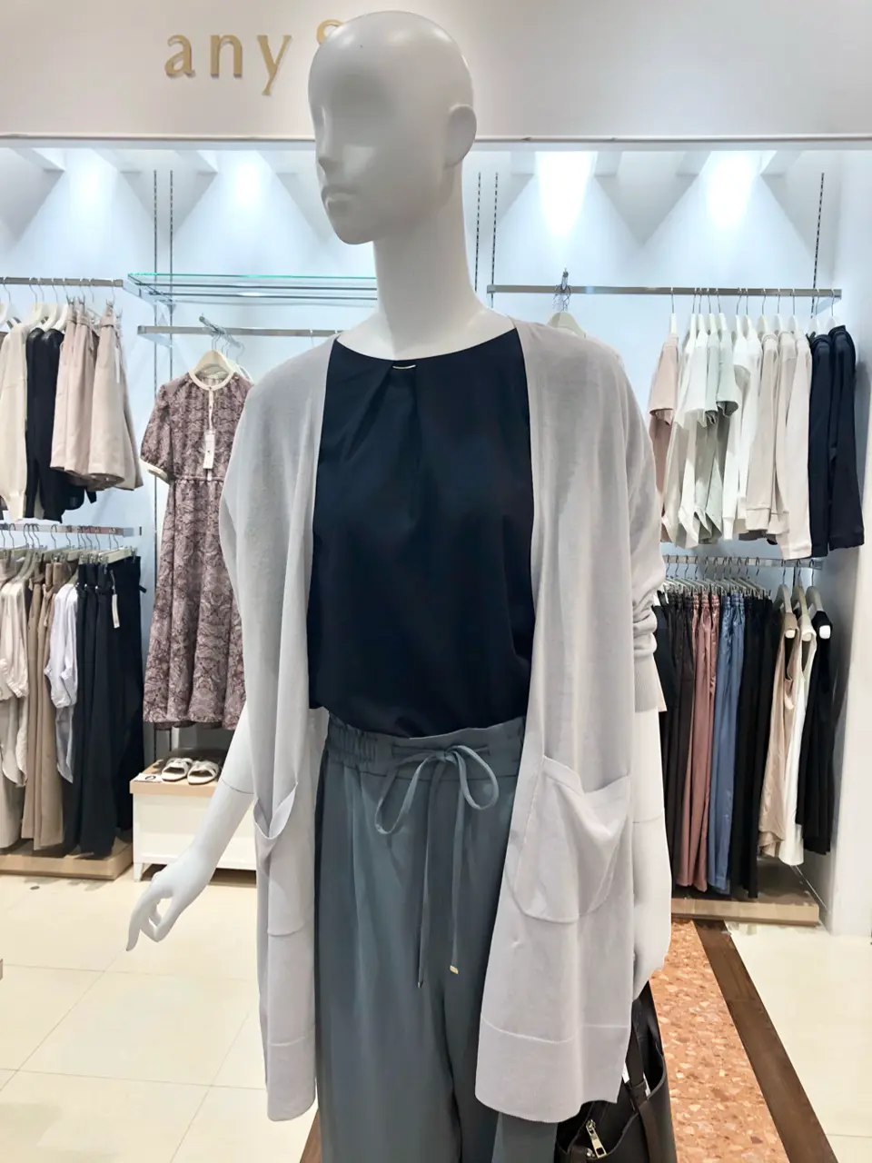 ANY SIS スタッフ コーディネート画像