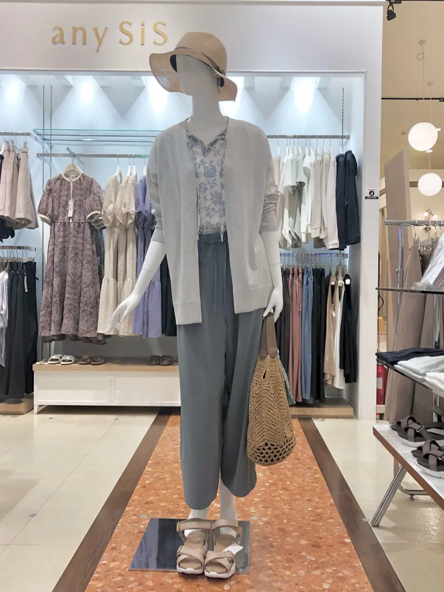 ANY SIS スタッフ コーディネート画像