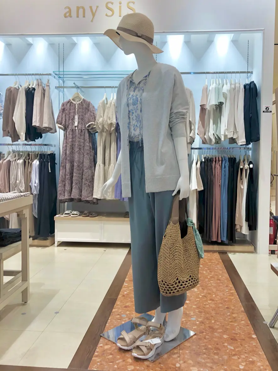 ANY SIS スタッフ コーディネート画像