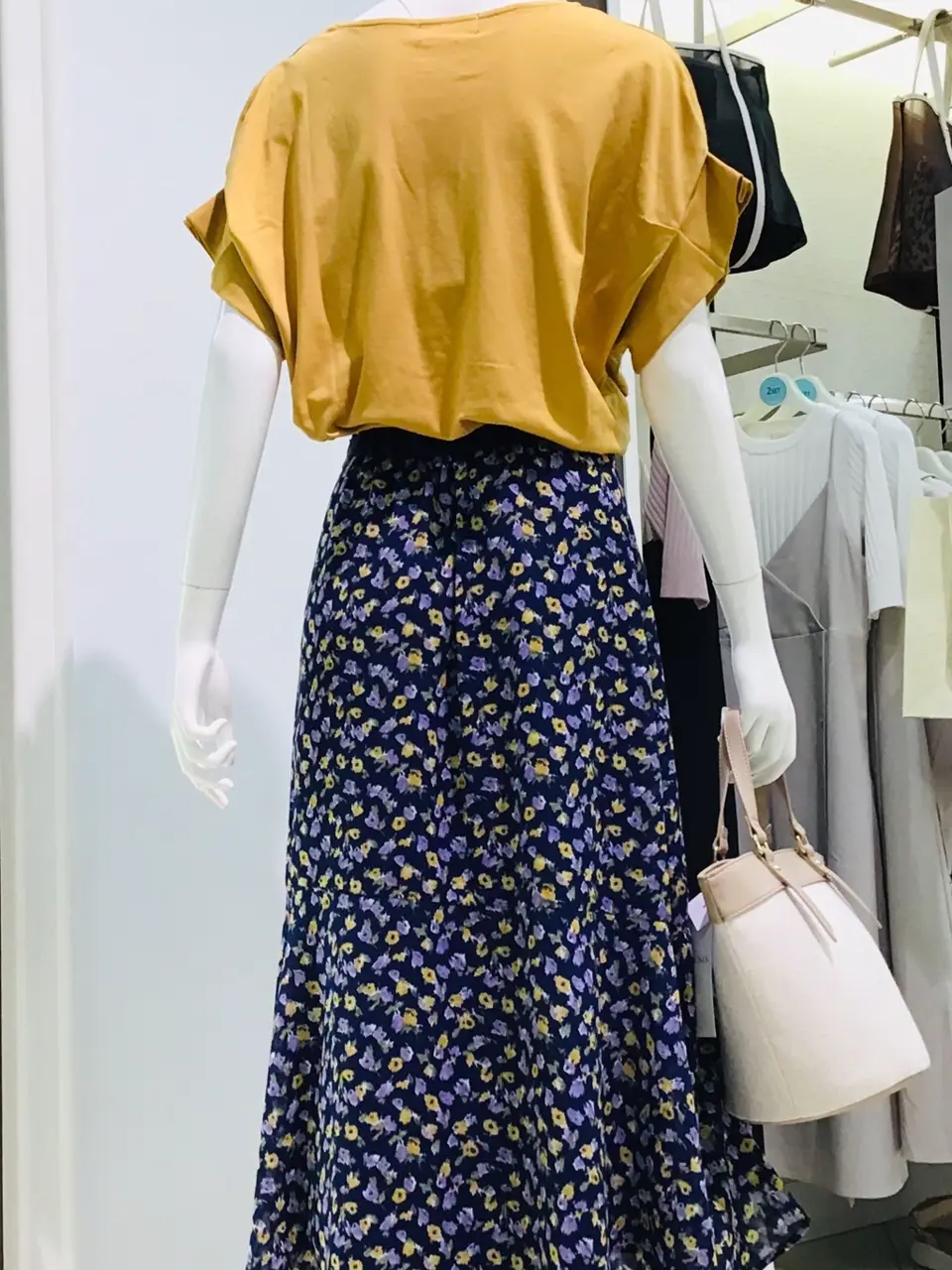 ANY SIS 本田 コーディネート画像