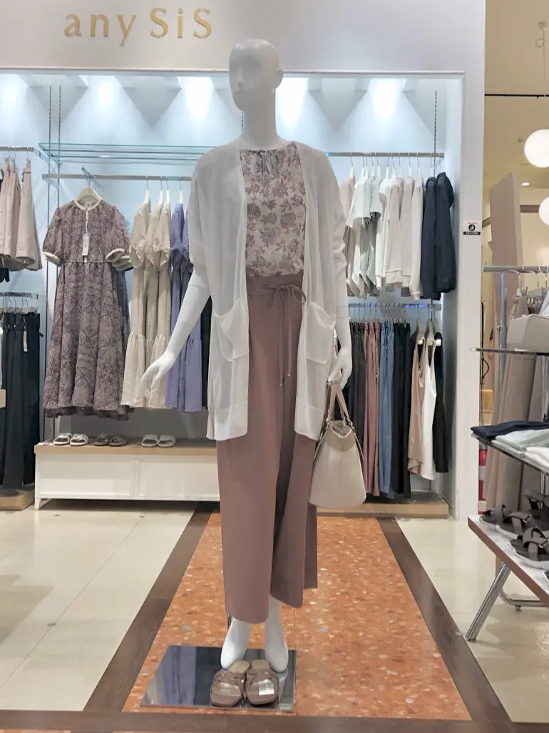 ANY SIS スタッフ コーディネート画像