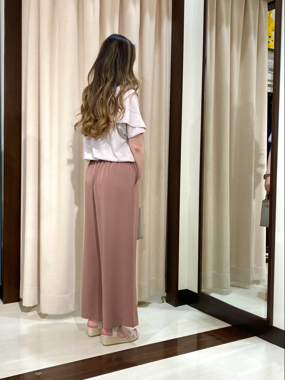 ANY SIS STAFF コーディネート画像