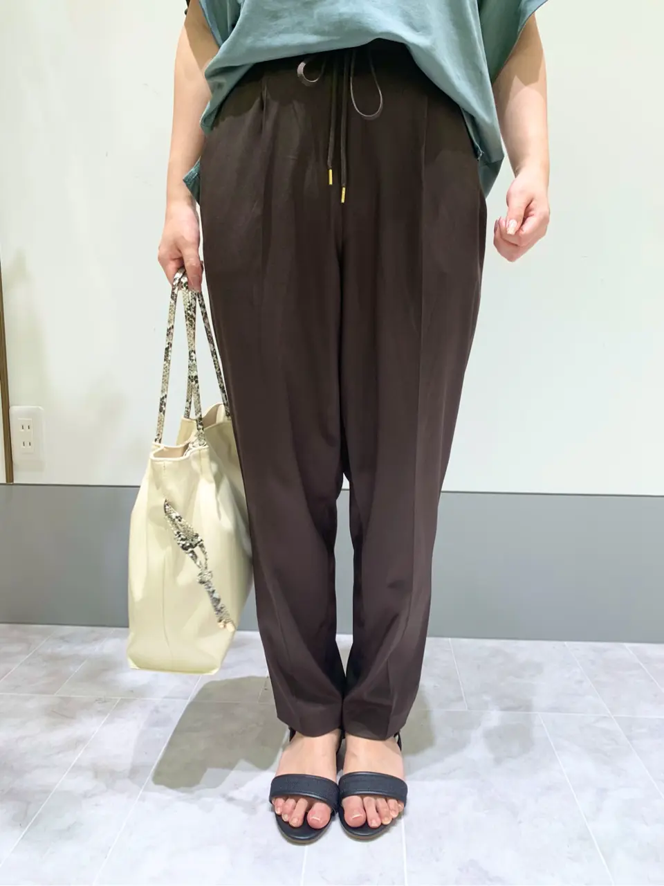 ANY SIS スタッフ コーディネート画像