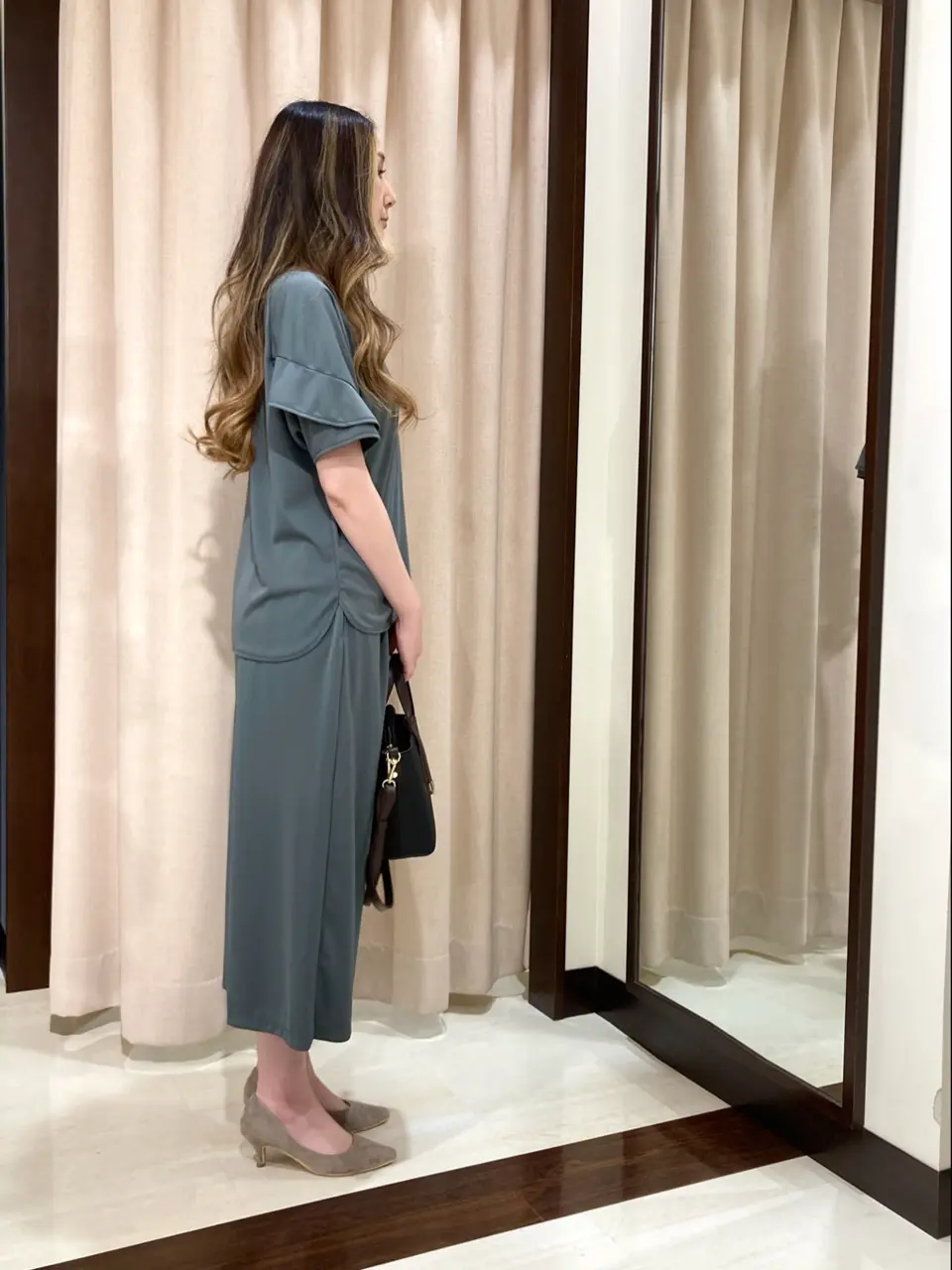 ANY SIS STAFF コーディネート画像