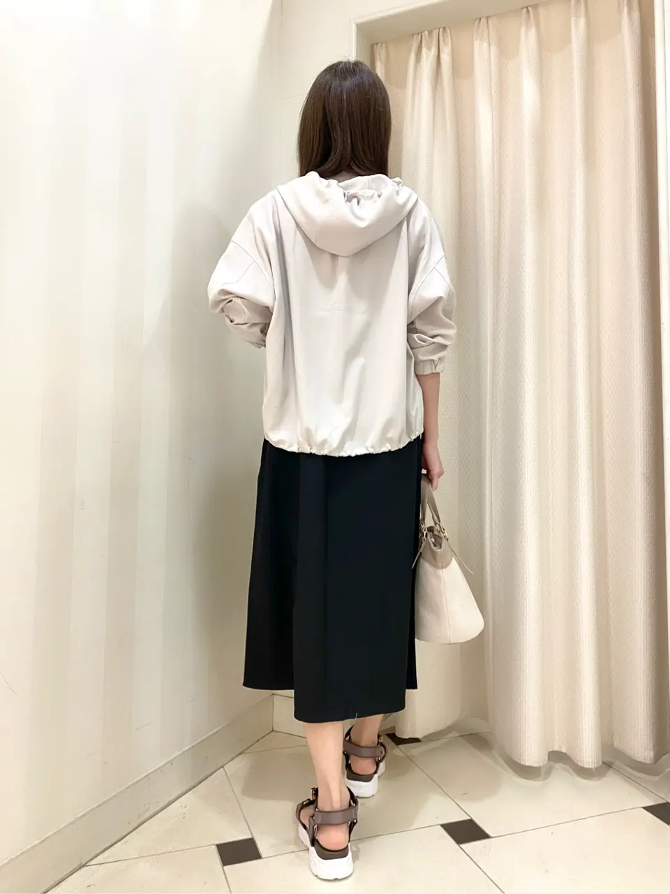 ANY SIS 金井 コーディネート画像