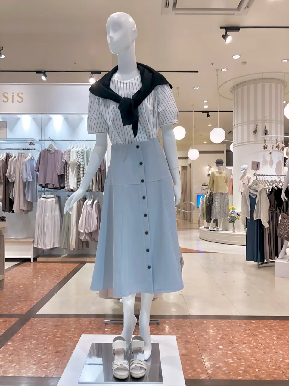 ANY SIS スタッフ コーディネート画像