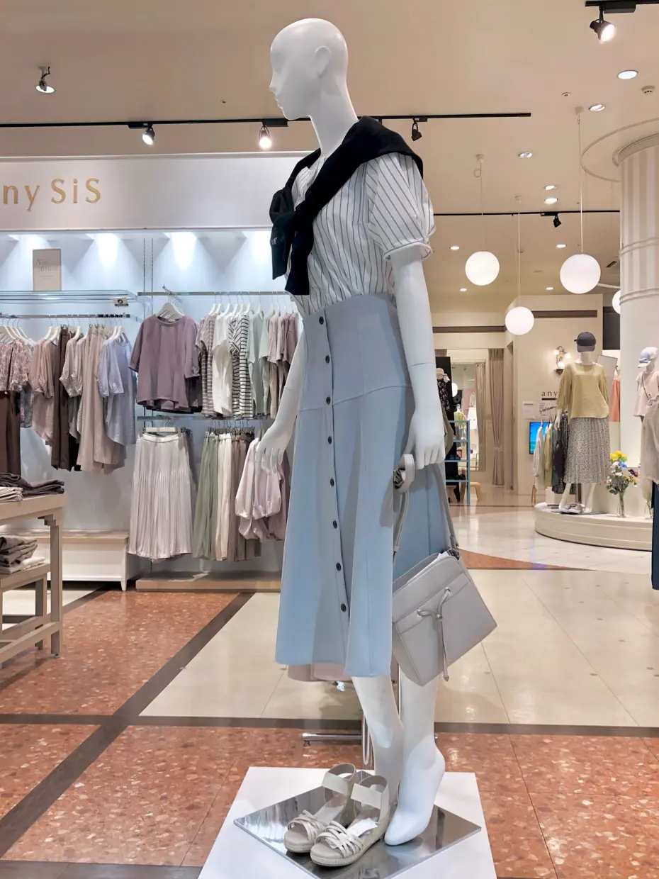 ANY SIS スタッフ コーディネート画像