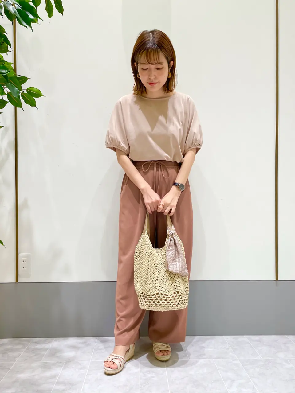 ANY SIS スタッフ コーディネート画像