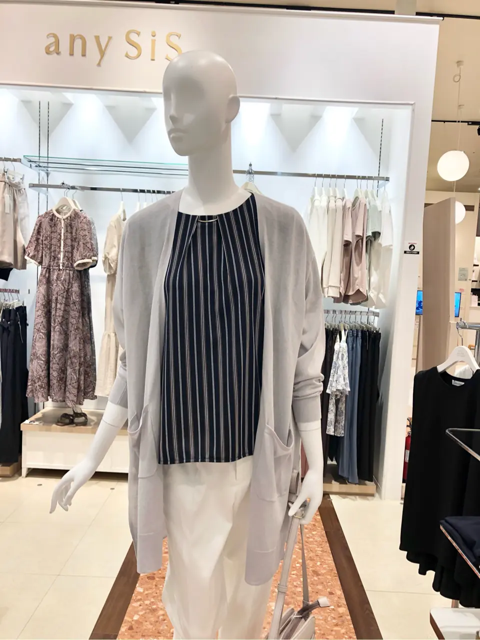 ANY SIS スタッフ コーディネート画像