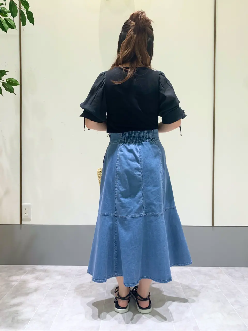 ANY SIS スタッフ コーディネート画像