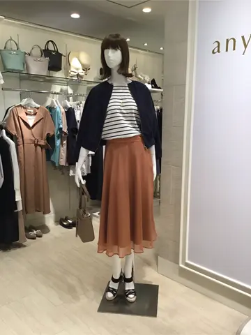 ANY SIS スタッフ コーディネート画像