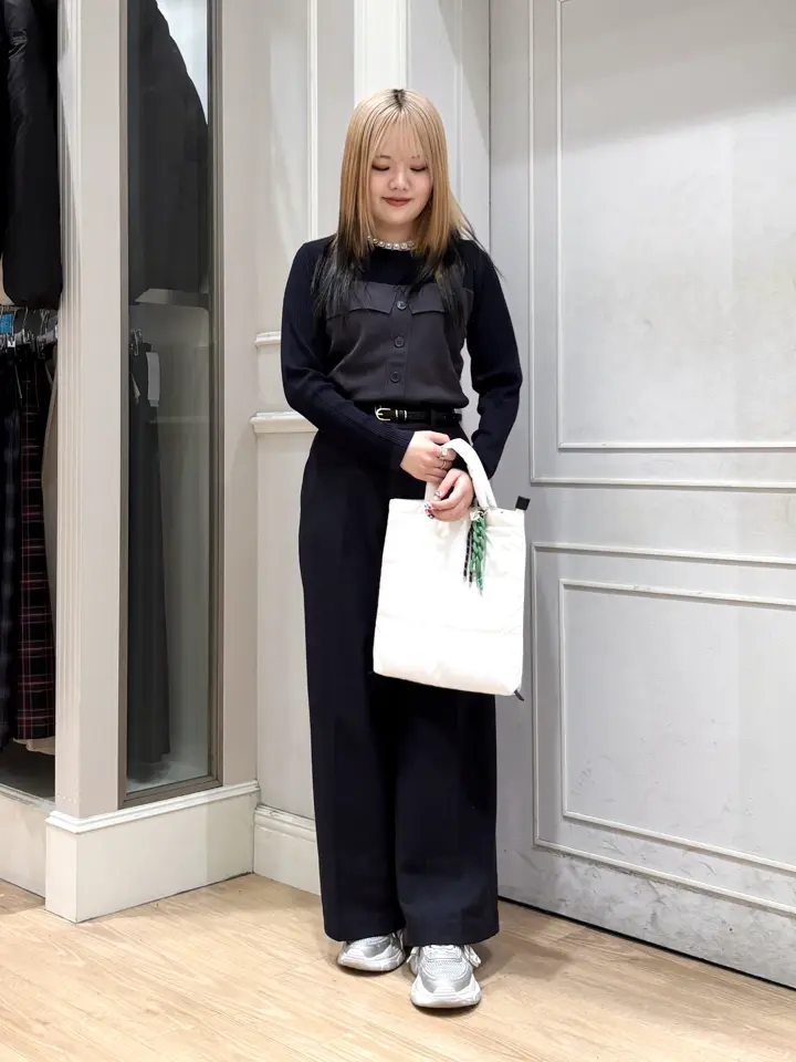 ANY SIS erika コーディネート画像