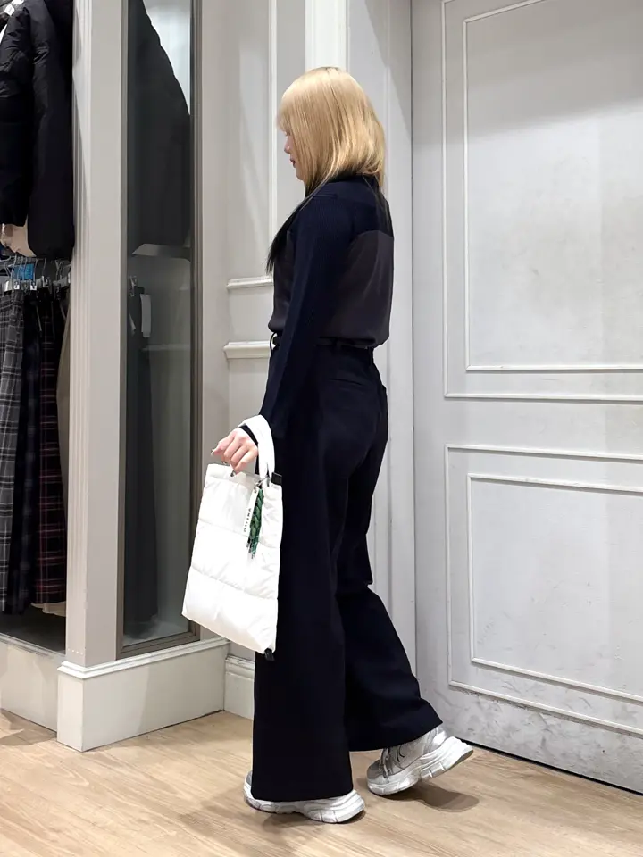 ANY SIS erika コーディネート画像