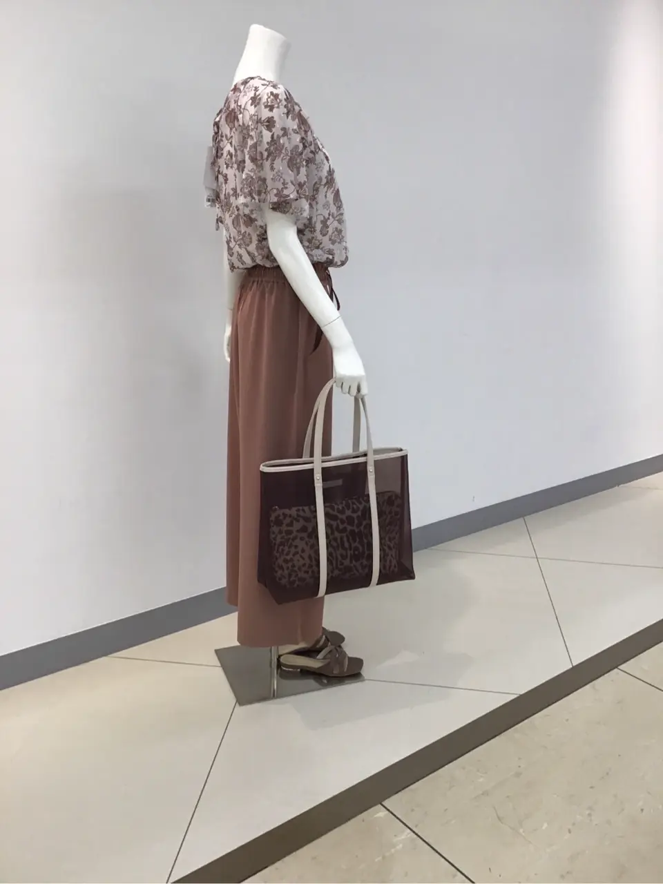 ANY SIS 本田 コーディネート画像