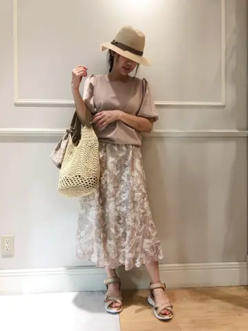 ANY SIS スタッフ コーディネート画像