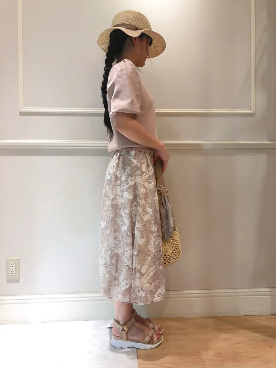 ANY SIS スタッフ コーディネート画像