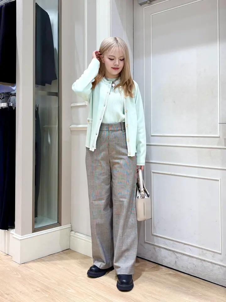 ANY SIS erika コーディネート画像