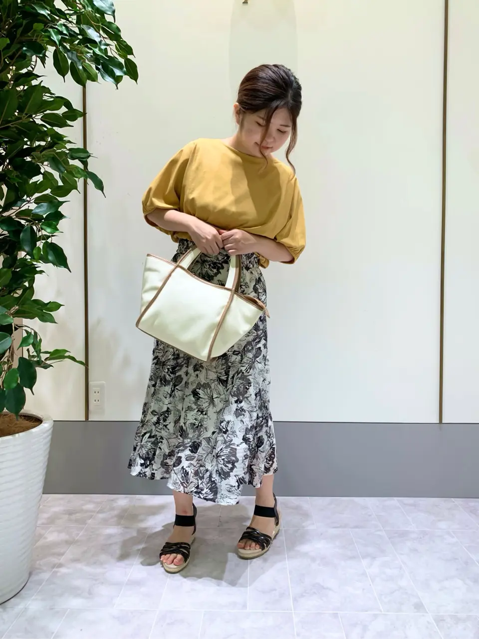 ANY SIS スタッフ コーディネート画像