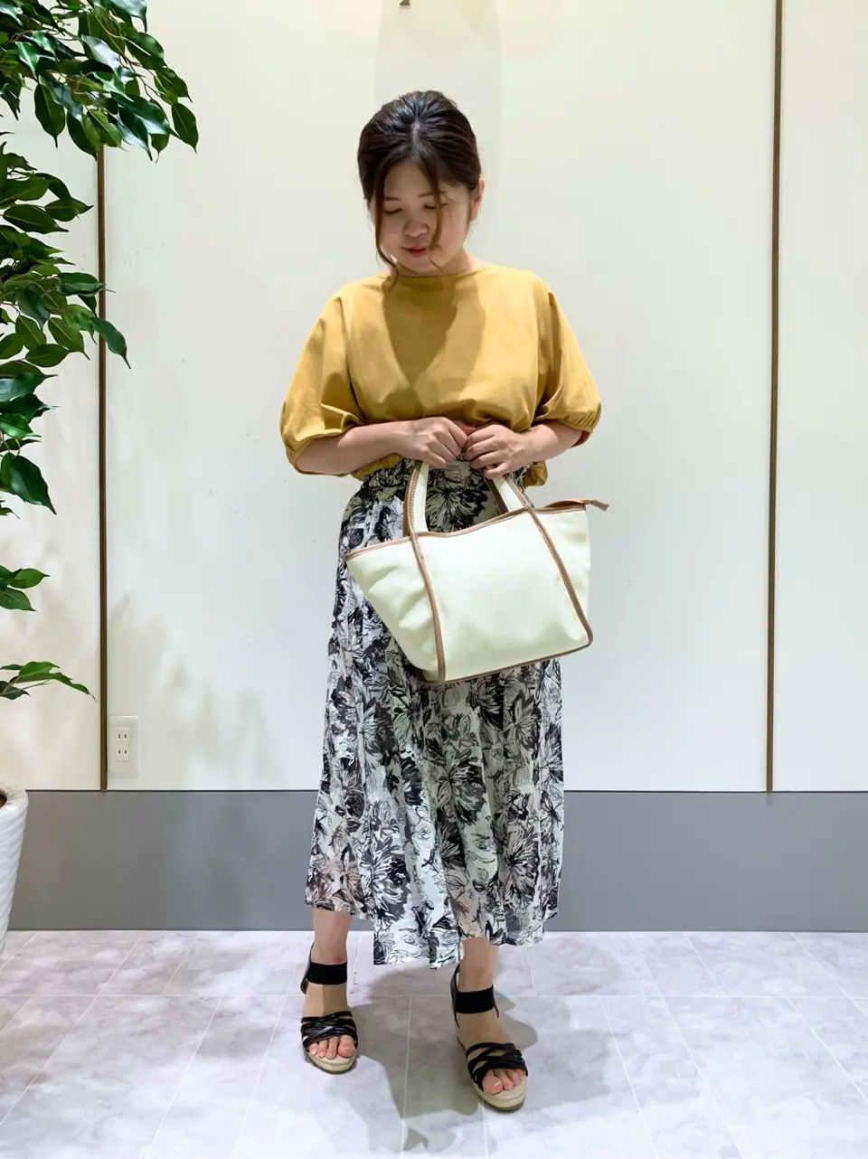 ANY SIS スタッフ コーディネート画像