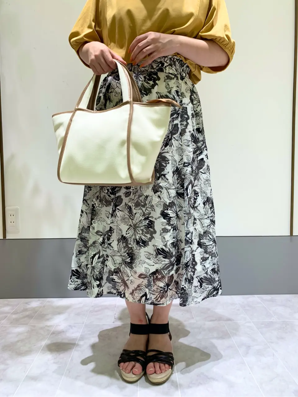 ANY SIS スタッフ コーディネート画像