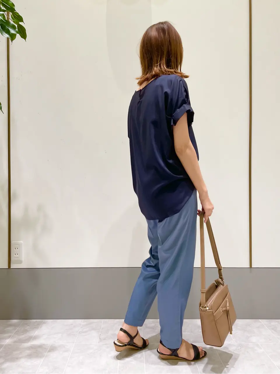 ANY SIS スタッフ コーディネート画像