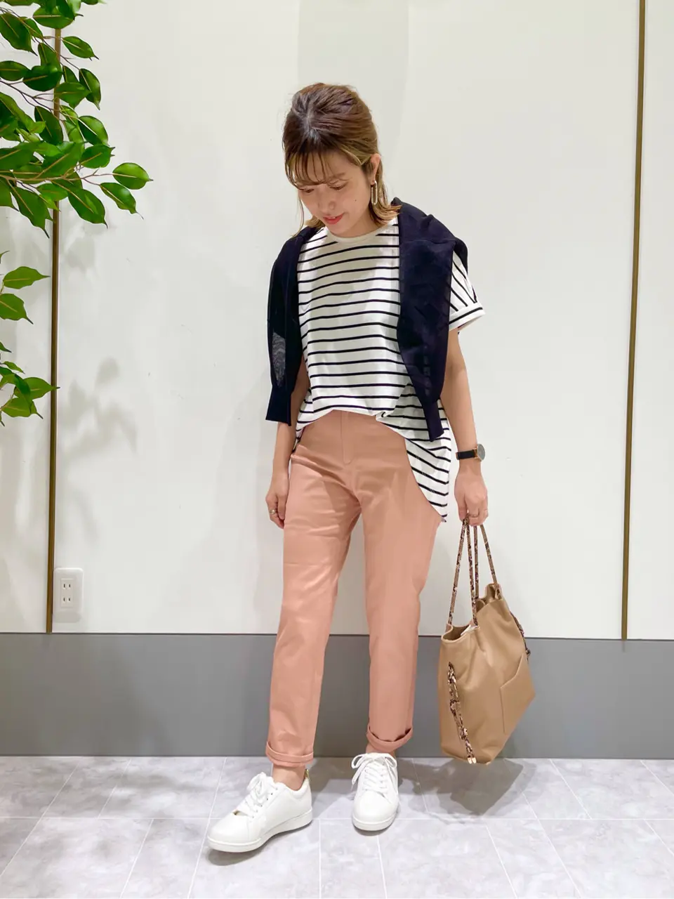 ANY SIS スタッフ コーディネート画像