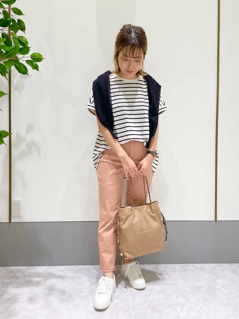 ANY SIS スタッフ コーディネート画像