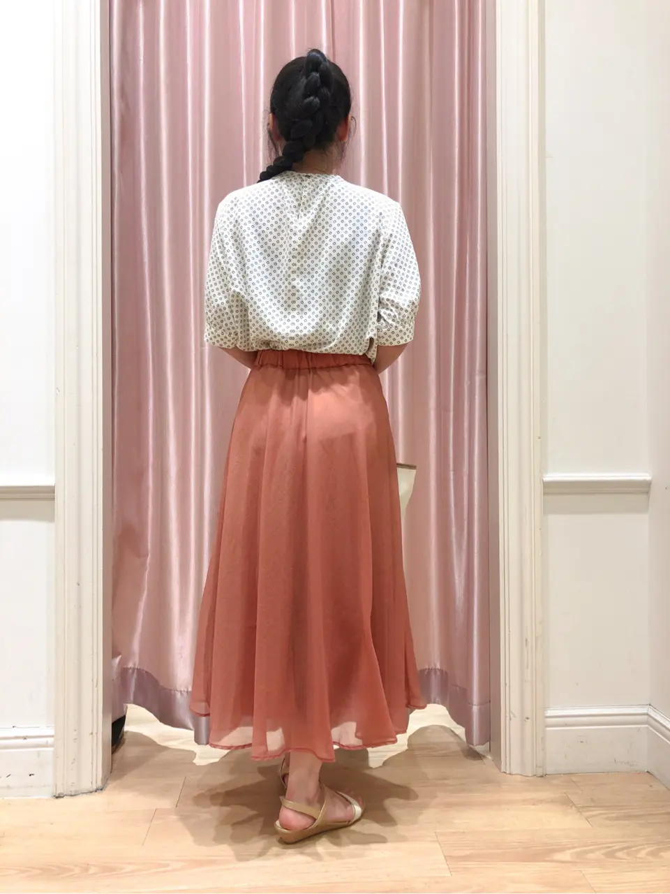 ANY SIS スタッフ コーディネート画像