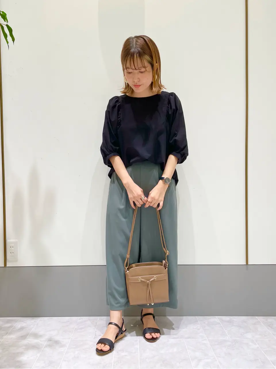 ANY SIS スタッフ コーディネート画像