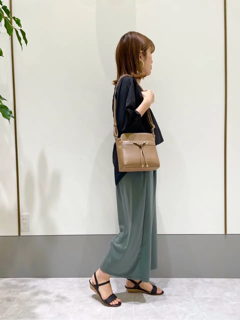 ANY SIS スタッフ コーディネート画像