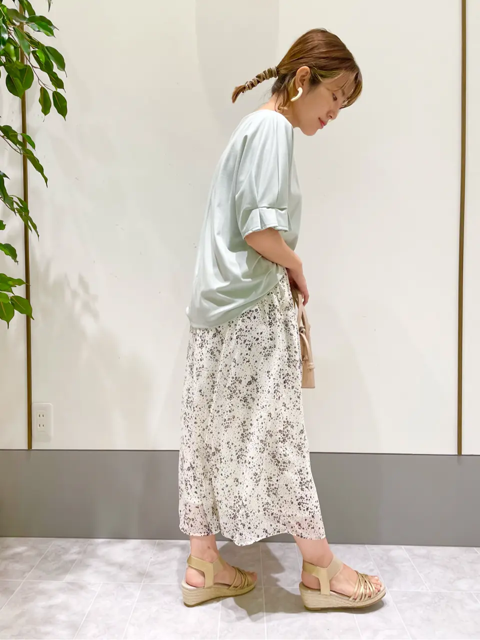 ANY SIS スタッフ コーディネート画像