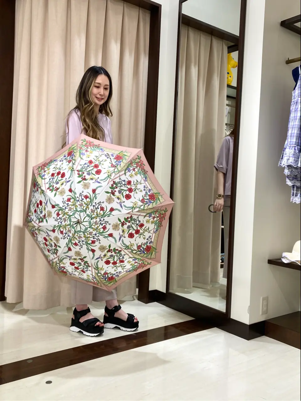 ANY SIS STAFF コーディネート画像