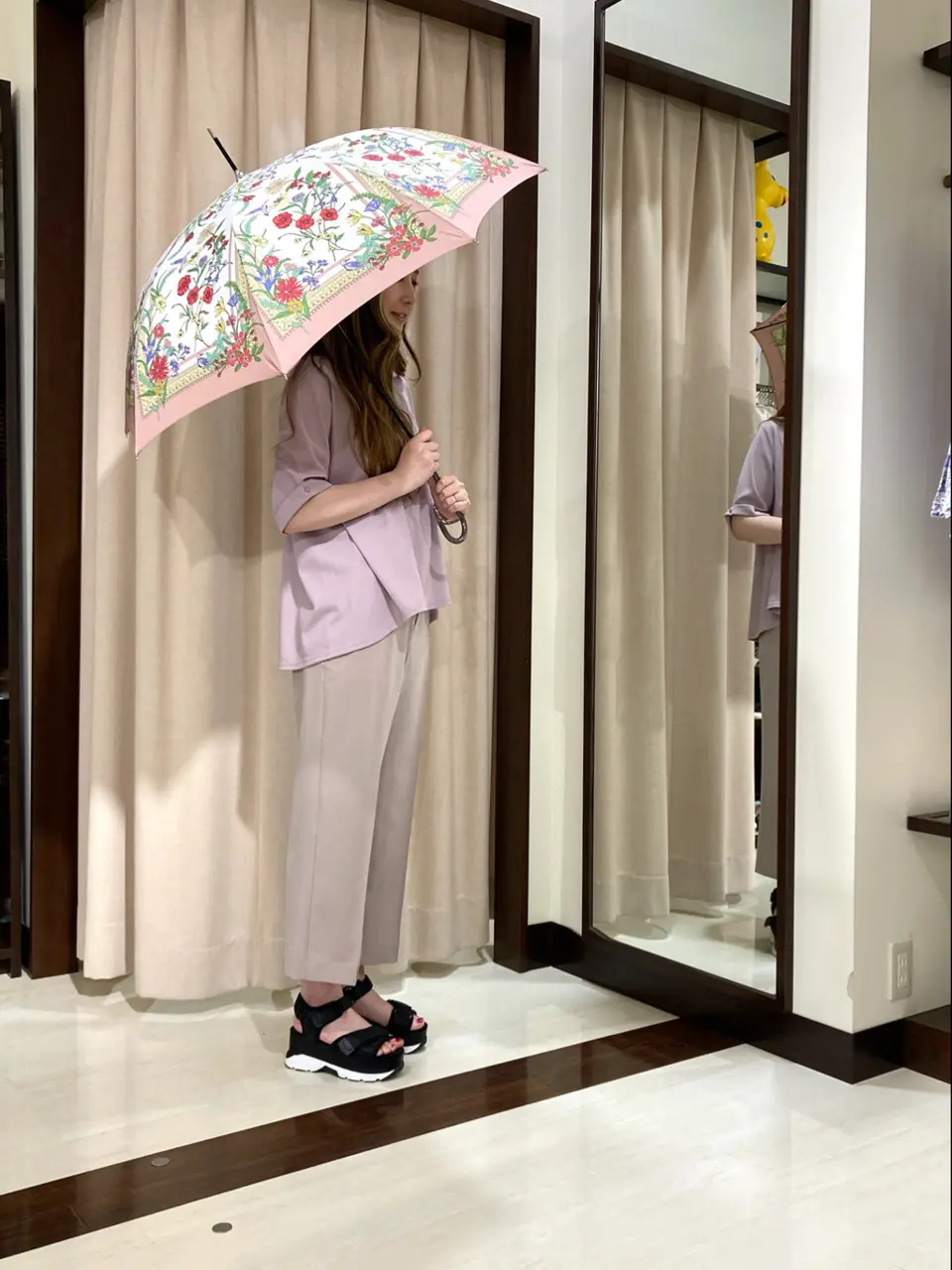 ANY SIS STAFF コーディネート画像