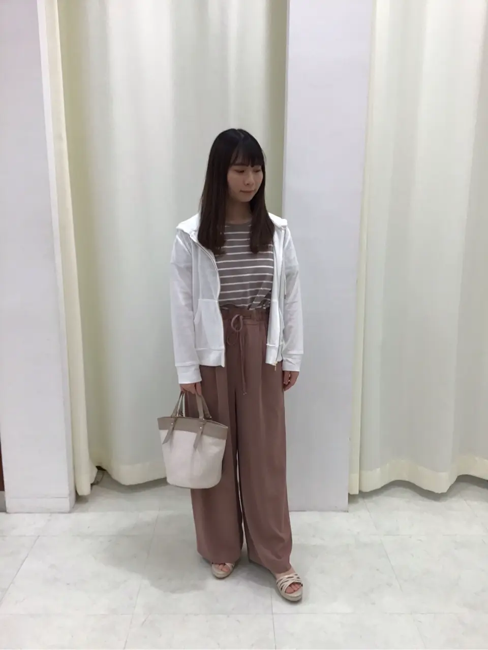 ANY SIS スタッフ コーディネート画像